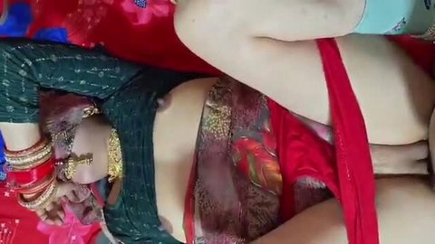 Desi Indian Sali in saree exposing tits and ass on wedding day