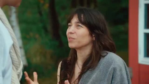 Paulita Pappel & Valerie Stoll nude towel scene in intimate German TV show