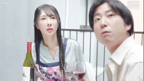 Yuiaka Onosaka in apron offers wine to man, tense JAV massage tease