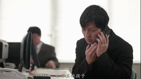 Asian man in suit on phone in office, Tsumu Akari affair JAV thumbnail