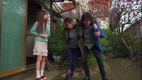 Akari Tsumugi in JAV stepdad carries mom while daughter watches