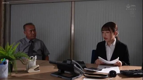 Ichino Aoi in tight JAV office affair with older boss, suited up close