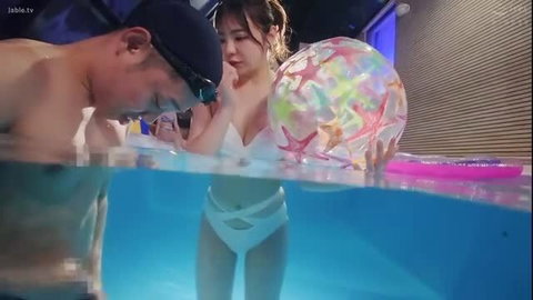 Auntie in sexy white bikini jerks off nephew underwater at pool