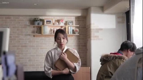 Japanese office lady 本多空 holds folder, reunion with former teacher in JAV