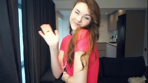 rosysfatcu redhead Chaturbate model in pink top posing