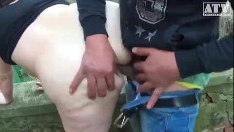 Italian cougar Moana getting fingered outdoors by man in jeans