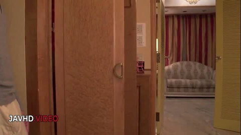 Maki Horiguchi Japanese AV actress entering hotel room